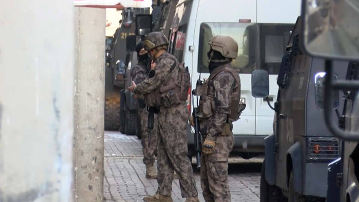 Diyarbakır'da terör örgütü PKK'ya operasyon