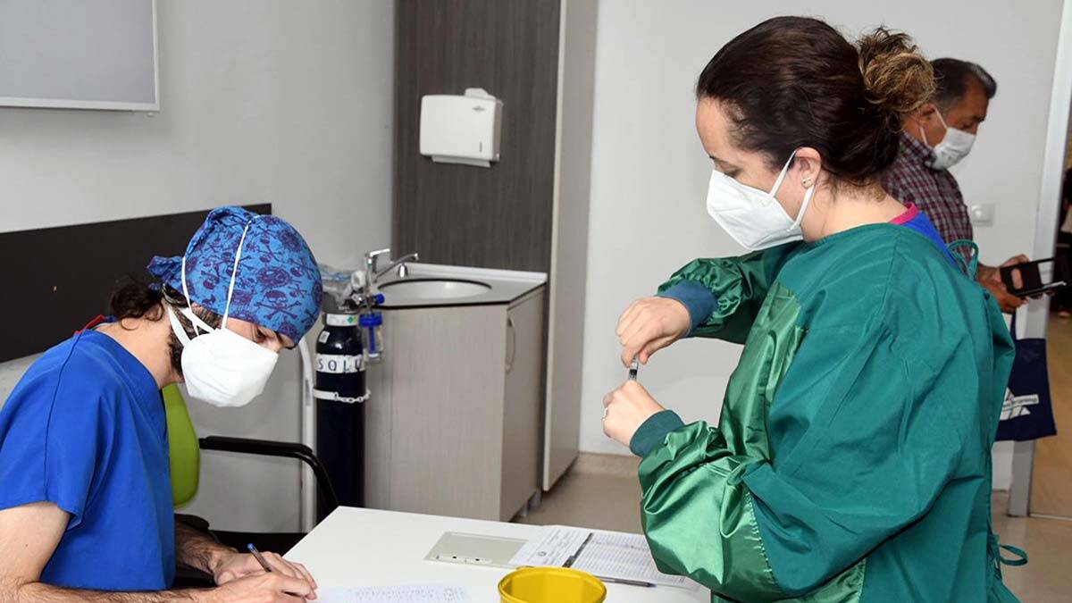 Koronavirüs aşısı öncesi ve sonrası 6 saat uyuyun