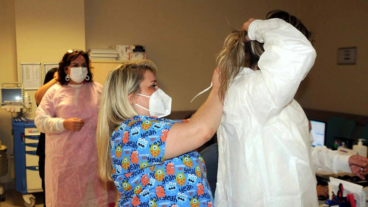 Doktor anneler Anneler Günü'nde çocuklarından uzak