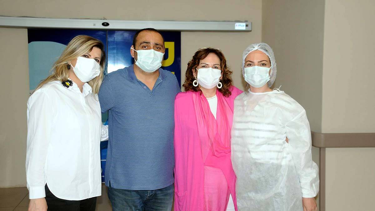 Doktor anneler Anneler Günü'nde çocuklarından uzak