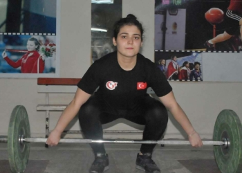 Halter antrenmanlarını isminin verildiği salonda yapıyor