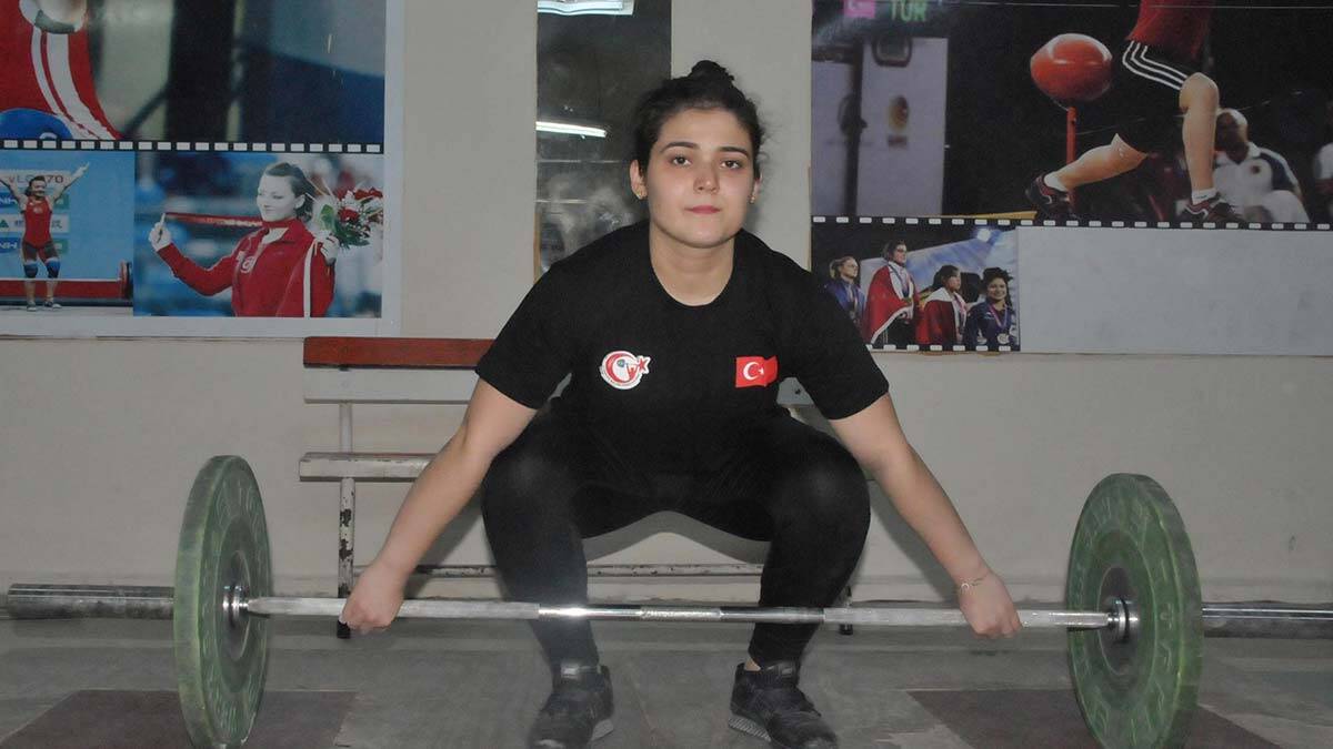 Halter antrenmanlarını isminin verildiği salonda yapıyor