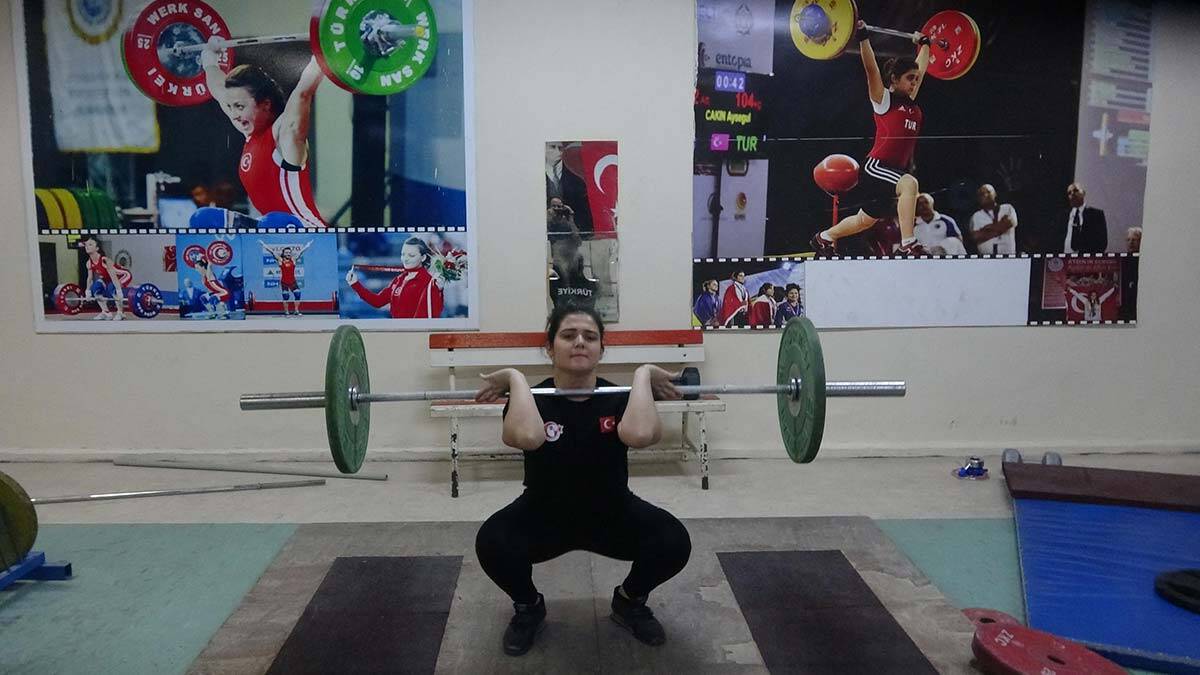 Halter antrenmanlarını isminin verildiği salonda yapıyor