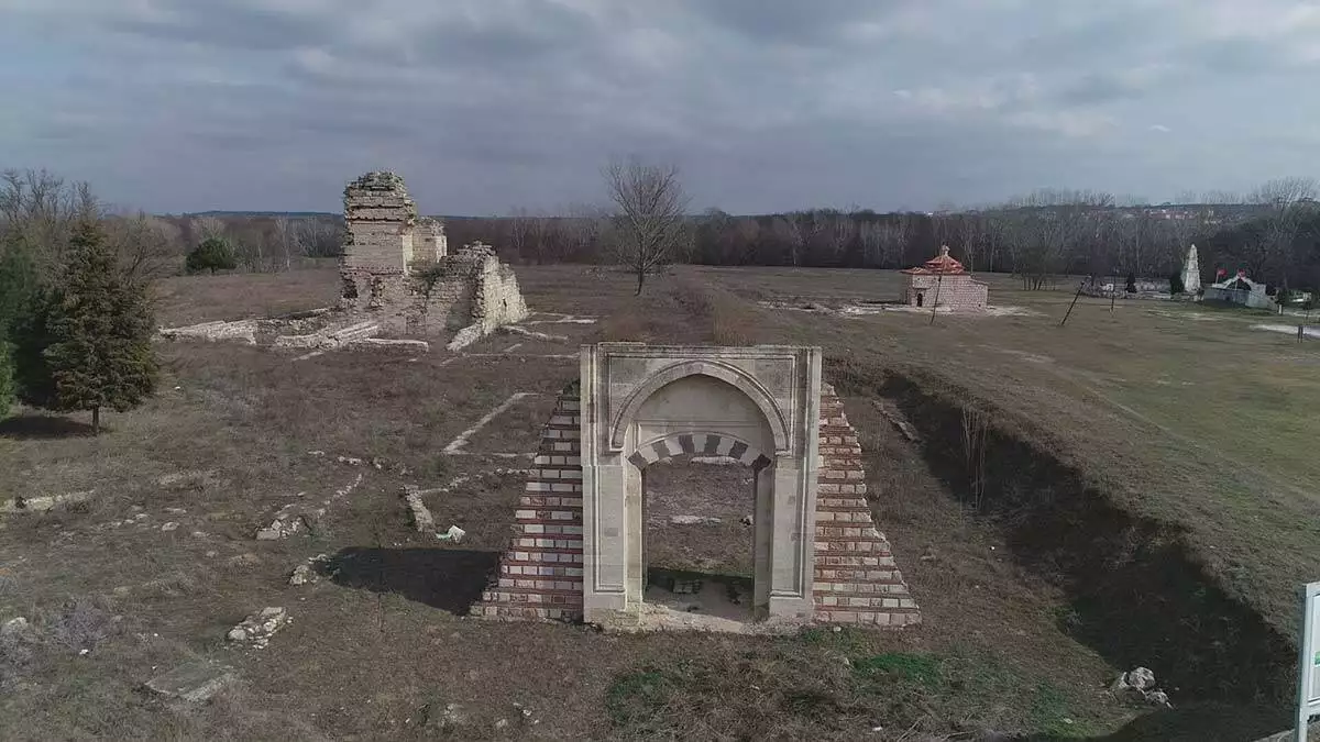 Fatih sultan mehmet ile kanuni sultan süleyman’a ev sahipliği yapan edirne yeni sarayı'nda kazı çalışmaları sürecek.