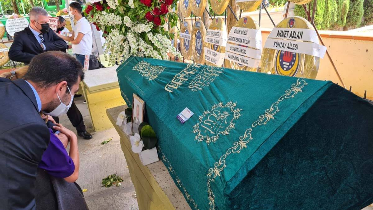 Erol Çarmıklı son yolculuğuna uğurlandı