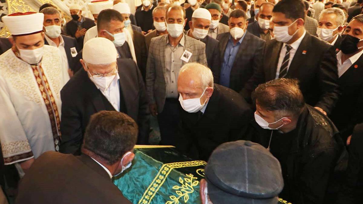 Eski Devlet Bakanı Cemil Erhan toprağa verildi