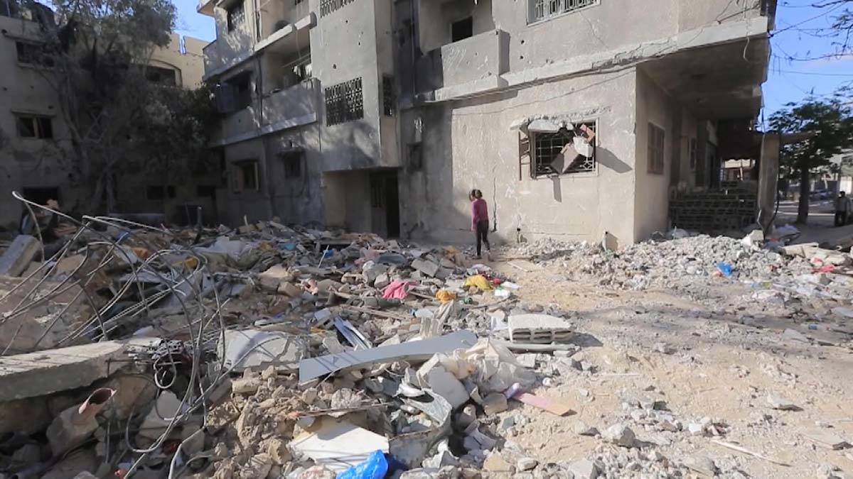 Nadeen Abdul Latif, "Neden füze atarak çocukları öldürüyorsunuz" diye haykırdı.