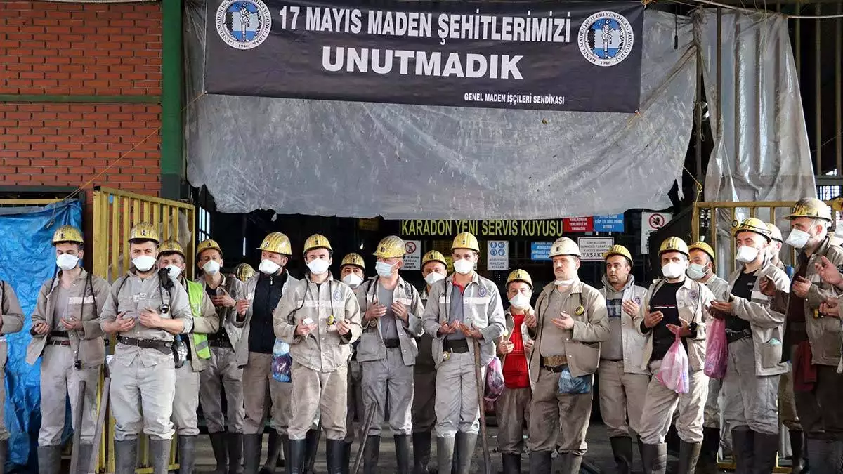 Zonguldak'ta, 11 yıl önce meydana gelen grizu patlamasında yaşamını yitiren 30 maden işçisi, facianın 11'inci yıl dönümünde dualarla anıldı.