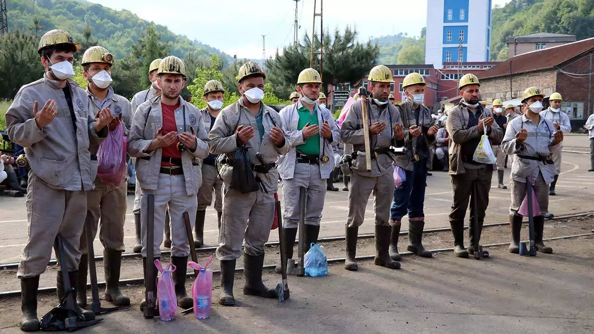 Grizu patlamasında yaşamını yitiren madenciler anıldı