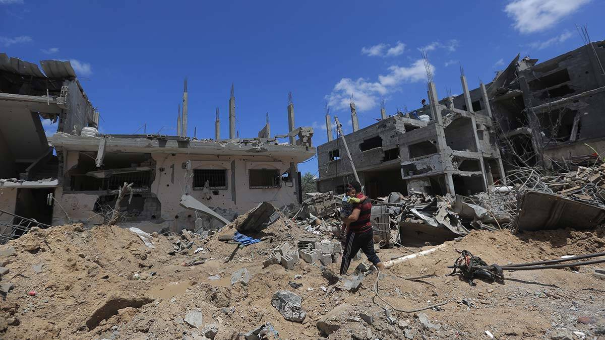 İsrail ile varılan ateşkesin ardından Gazze'de yaralarını sarmaya çalışan Filistinliler, "Taş üstünde taş kalmamış. Ne yapacağımızı bilmiyoruz. Evsiz kaldık" dedi.