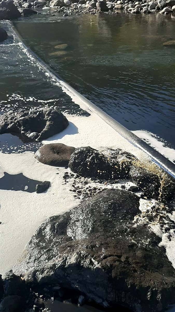 Giresun'da, sızıntı tespit edilen çöp tesisi su ve toprakta kirliliğe yol açtığı gerekçesiyle yargı kararı ile durduruldu.