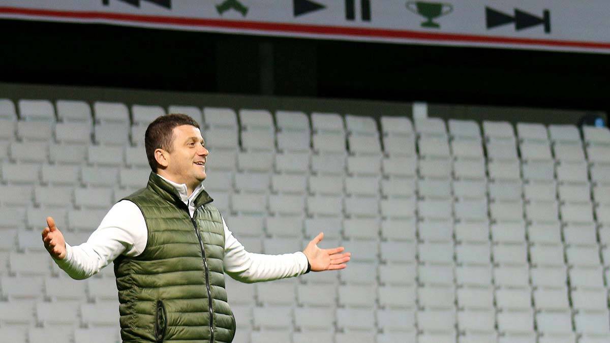 Giresunspor Teknik Direktörü Hakan Keleş, camianın 44 yıllık hasretine son verdiklerini belirterek Süper Lig'i hak ettik dedi.