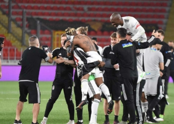 Bakan Kasapoğlu Beşiktaş'ı kutladı