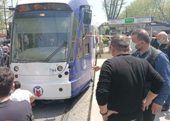Haseki'de bir kişi tramvayın altında kaldı