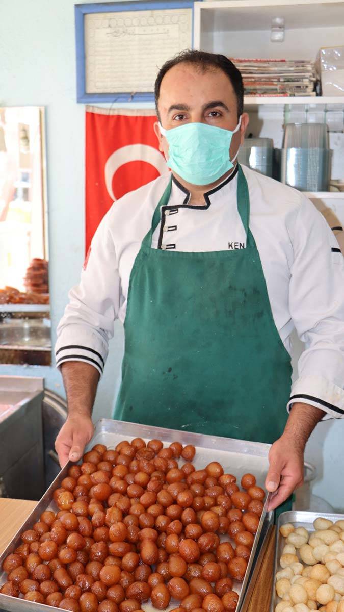 Ramazanın vazgeçilmez lezzeti; lokma tatlısı 