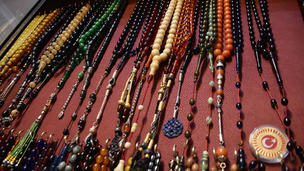 900 bin TL'lik tespih koleksiyonuna sahip oldu