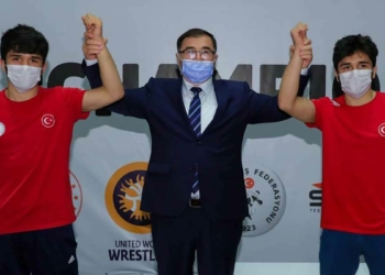 İkiz güreşçiler şampiyona finalinde karşılaştı