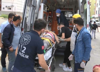 İnşaat işçisini düştüğü çukurdan itfaiye kurtardı