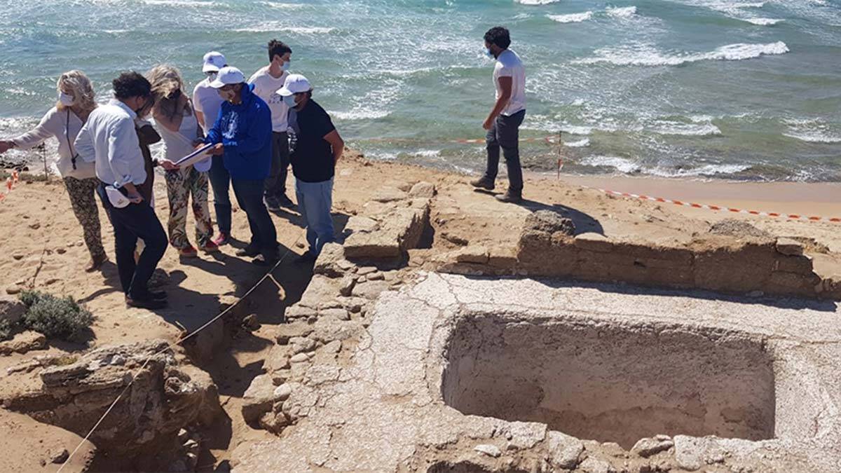 İspanya’nın güneyindeki Cadiz ilinde bulunan Trafalgar Burnu'nda yapılan arkeolojik kazılarda antik Roma hamamı ve birçok mezar bulundu.