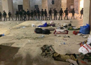 İsrail polisi Mescid-i Aksa'ya saldırdı