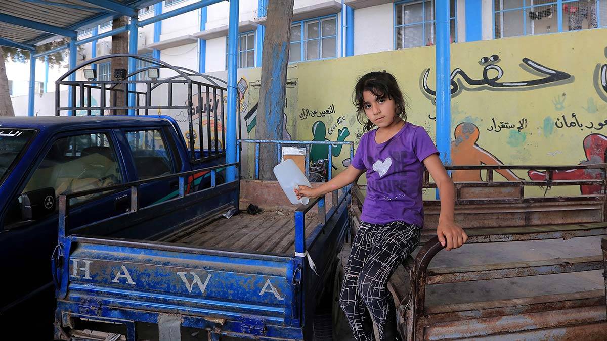 İsrail saldırısında anne ve babasını kaybeden Filistinli Attar kardeşler dünyaya seslendi, "Biz çocuğuz" dedi.