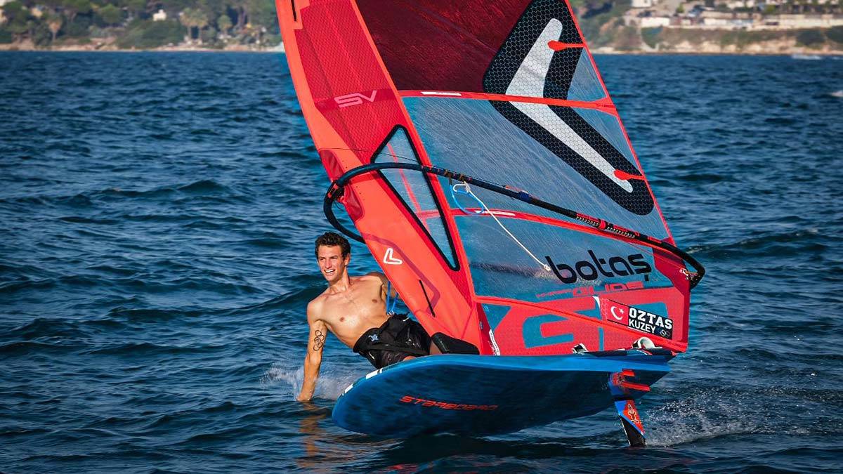 Onur sörfte en büyük hedefini başardı