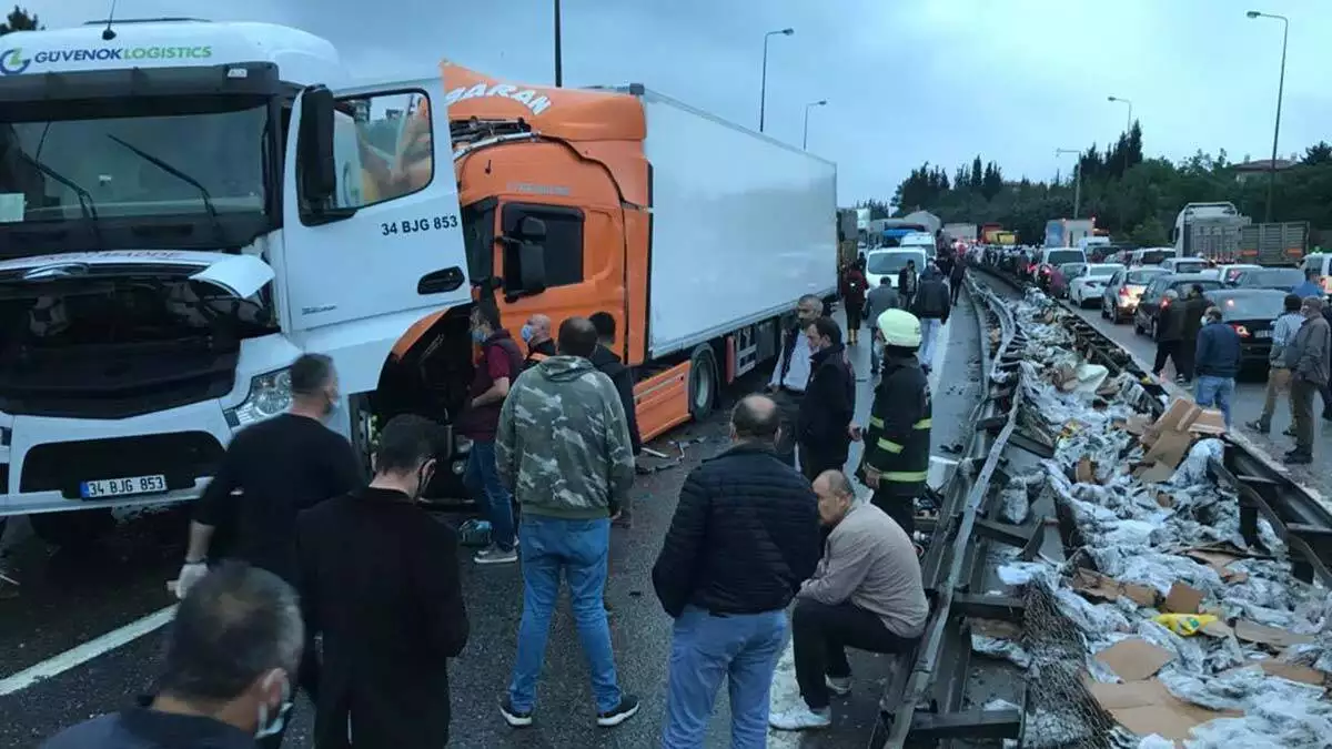 İzmit'te tem otoyolu'nda 24 araç çarpıştı: 21 yaralı