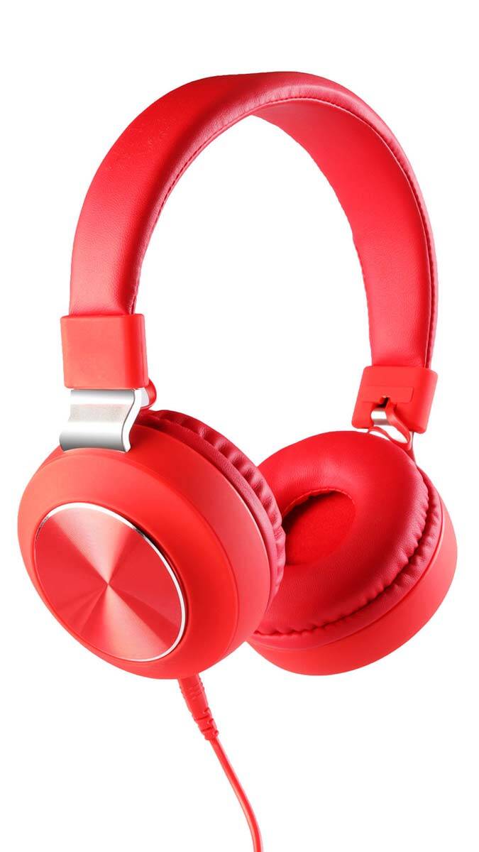 Evlerimizdeki müzik setlerine bağlanabilecek çok sayı ve markada kablolu kulaklık mevcuttur. Bunların bazıları doğrudan o cihazın kulaklık çıkışından ses sinyallerini alabilmekte, bazıları ise özellikle amfilerin (output-çıkış sinyali) çıkışlarına bağlanabilmektedir.