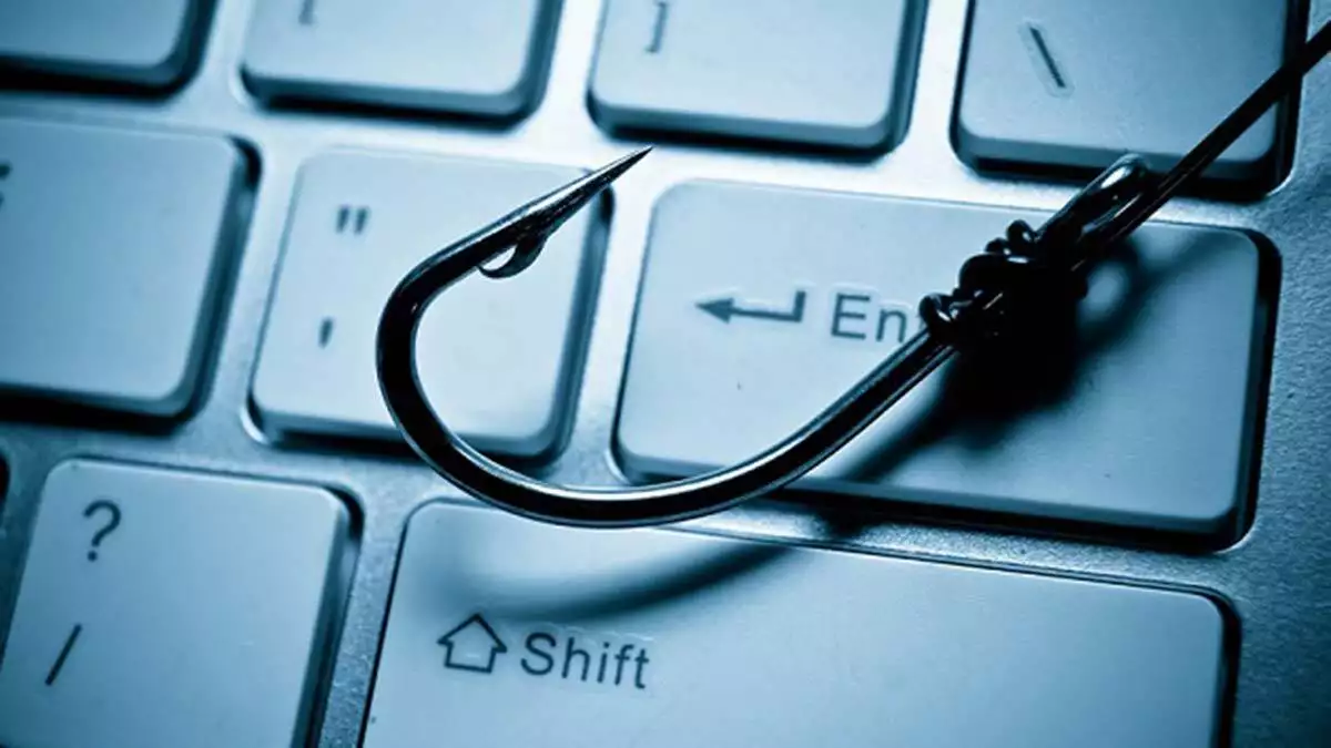 Pandemide online alışverişin artmasıyla dünya genelinde ticaret sektörüne yönelik siber saldırıların yüzde 56 arttığı kaydedildi.