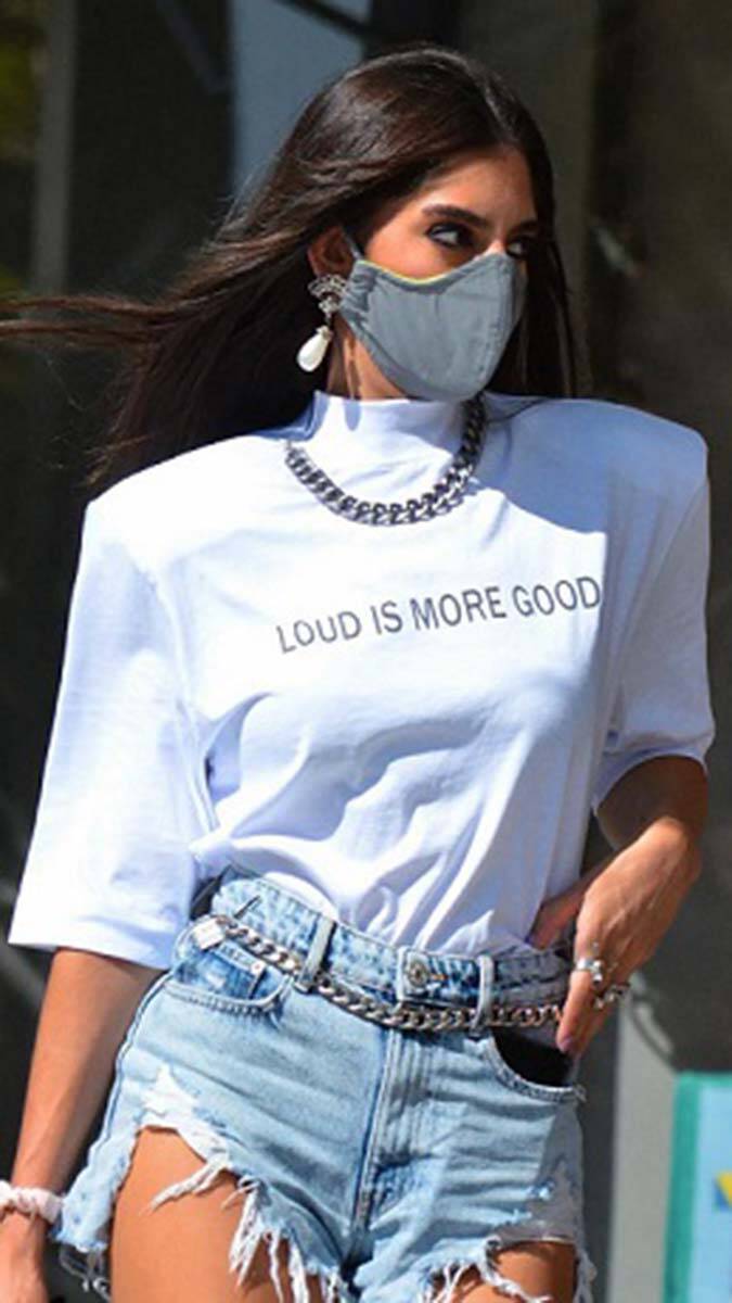 LOUD'tan çevre dostu malzemeleri ve vegan deri seçimleriyle 70’ler, 80’ler, 90’lar modası ile trend çizgileri harmanlayan koleksiyon.