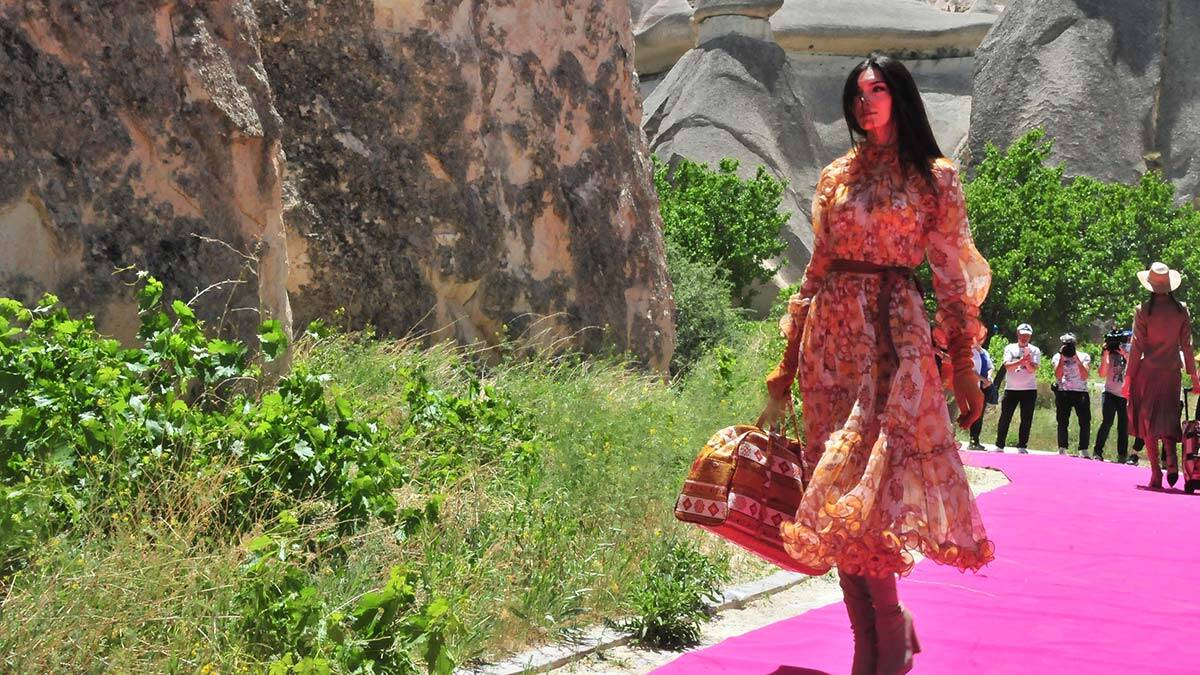 Kapadokya'da dijital platform defilesi