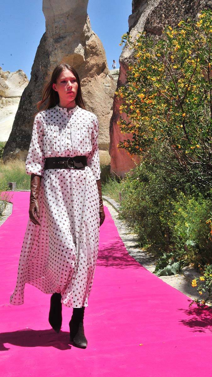 Çekimlerde Tülin Şahin, Özge Ulusoy, Jessica May, Deren Talu, Ecem Çırpan, Pınar Tartan, Büşra Turan ve Sinem Sülün’ün de aralarında olduğu 30 manken yer aldı.