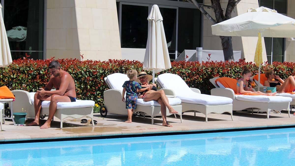 Tam kapanmadan önce rezervasyon yaptırıp, bu dönemi otellerde konaklayarak geçiren vatandaşlar, güvenli turizm tedbirleriyle karşılaştı.