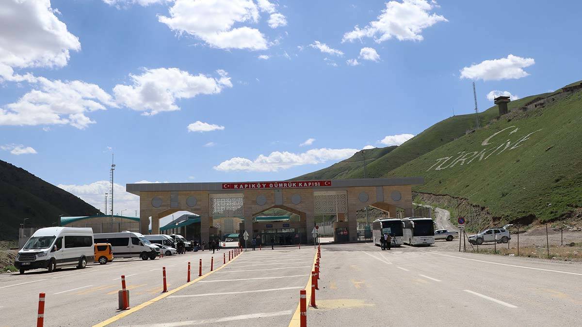 Kapıköy Sınır Kapısı'nın açılması esnafı sevindirdi