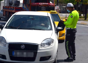 İzin belgesiz trafiğe çıkan sürücü alkollü çıktı