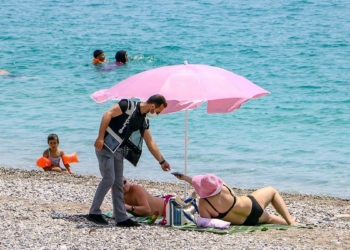 Kısıtlamada sahildekilere pasaport kontrolü