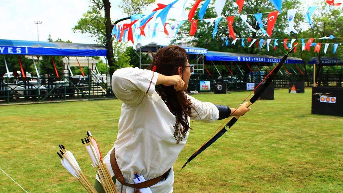 İstanbul'da yaşayan 24 yaşındaki İrem Deniz, geçen ay ailesiyle birlikte koronavirüse yakalandı diyabet hastası oldu.