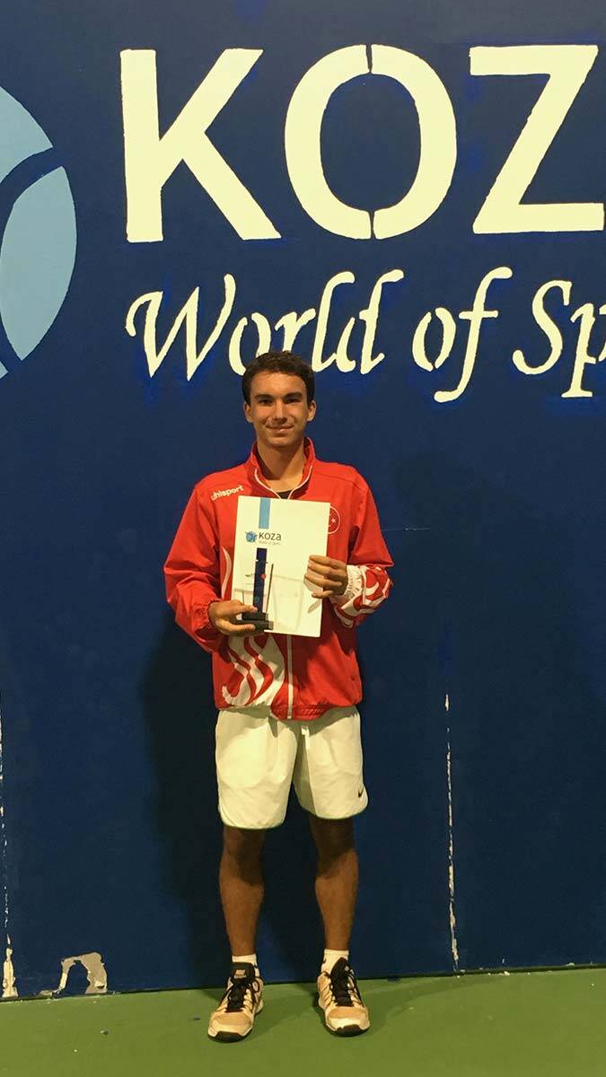 Emir Şendoğan ABD'de tenis bursuyla eğitim görecek