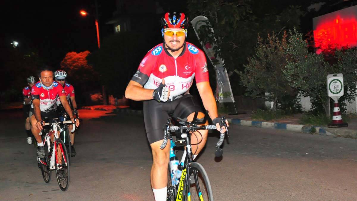 Manisa'dan Samsun'a bin kilometre pedal çevirecek