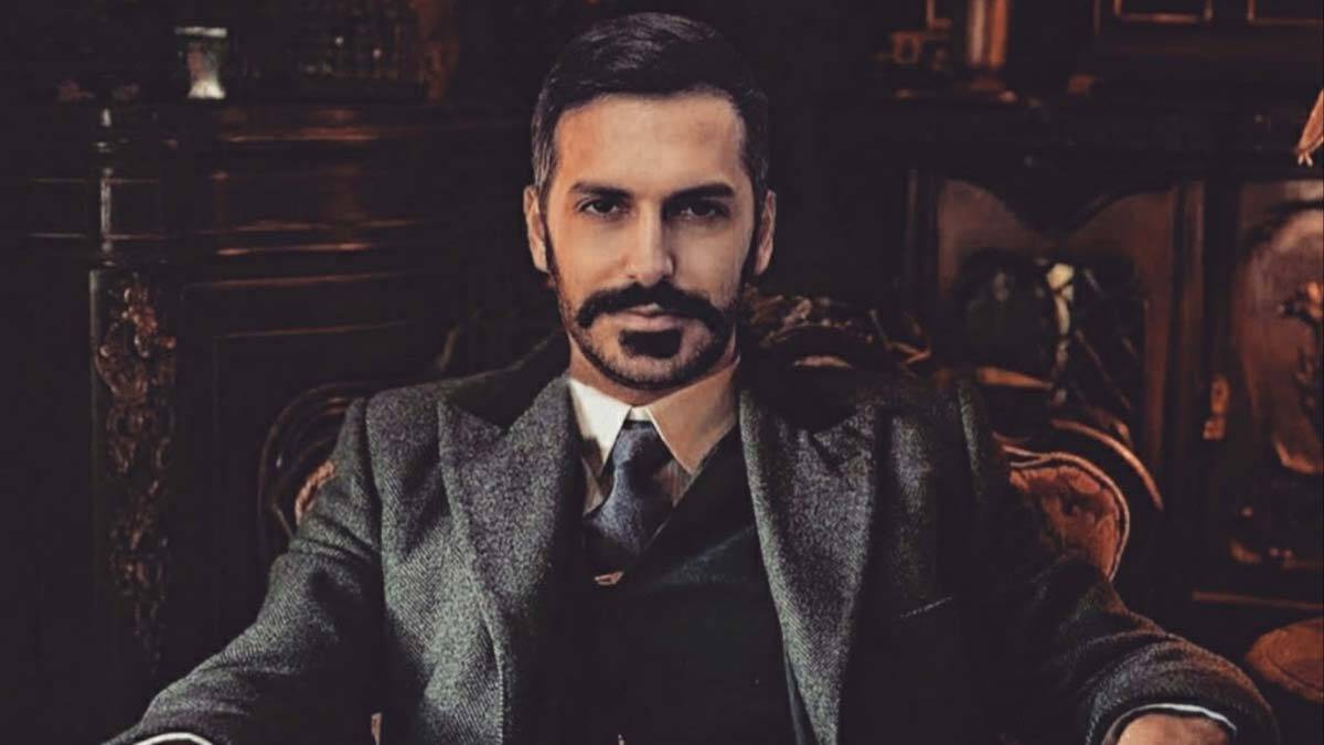 Kafamdaki Fillerin Hepsi Mavi romanıyla tanınan Usta yazar Murat Gülen edebiyat dünyasında bomba etkisi yarattı.