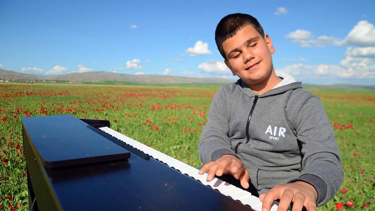Muş Ovası'nda piyano resitali