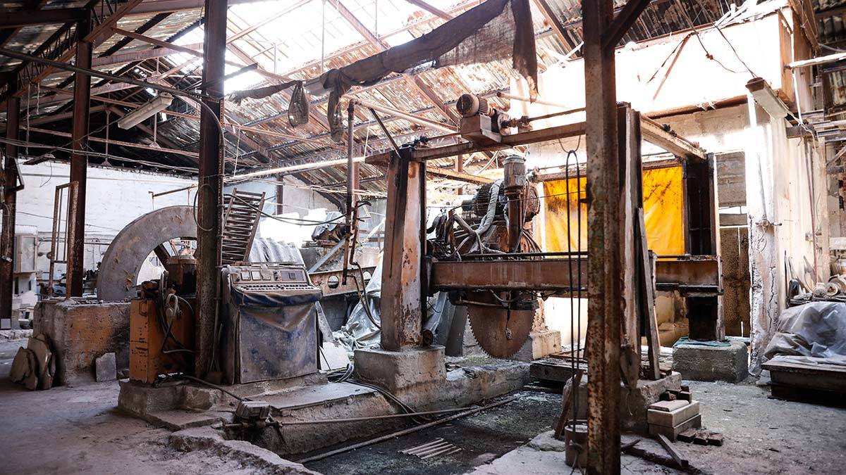 Fabrikanın mirasçılarından Eda Akalın, "Büyükdedem ortağıyla fabrikayı lastik çizme üretmek amacıyla almış. 1'inci Dünya Savaşı çıkınca hayalini gerçekleştirememiş" dedi.