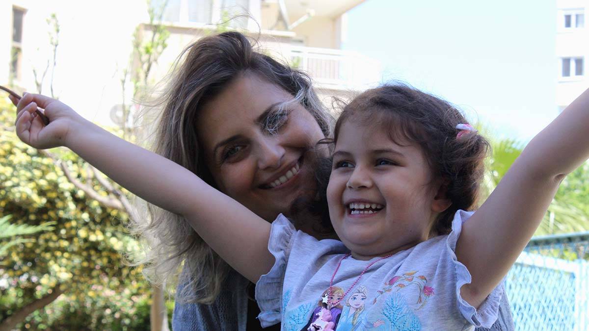 Babasından 3 yıl önce nakledilen yarı uyumlu ilikle hayata tutunan lösemi hastası Öykü Arin (6) için düzenlenen 'Öykü Arin'e umut ol' kampanyası ile birçok hastaya donör bulundu.