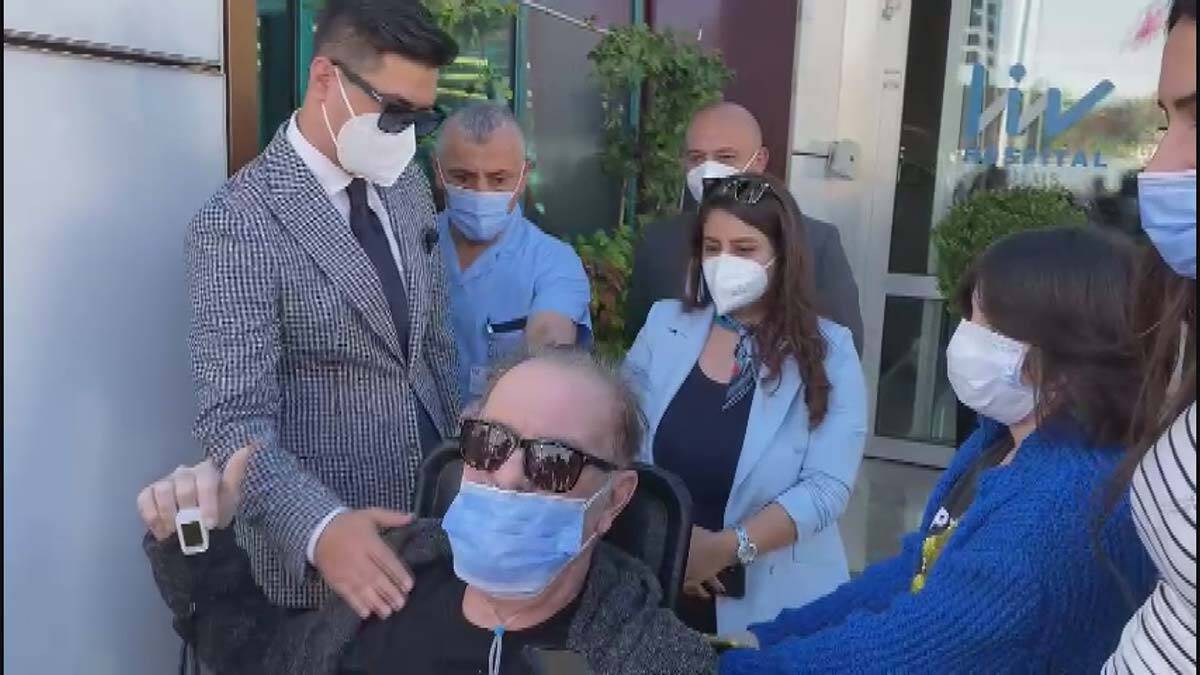 45 gün sonra ilk defa gün yüzüne çıkıyorum. Yendiğime çok mutluyum bu hastalığı. Berbat bir şey ve çok ciddiye alınması gereken bir şey