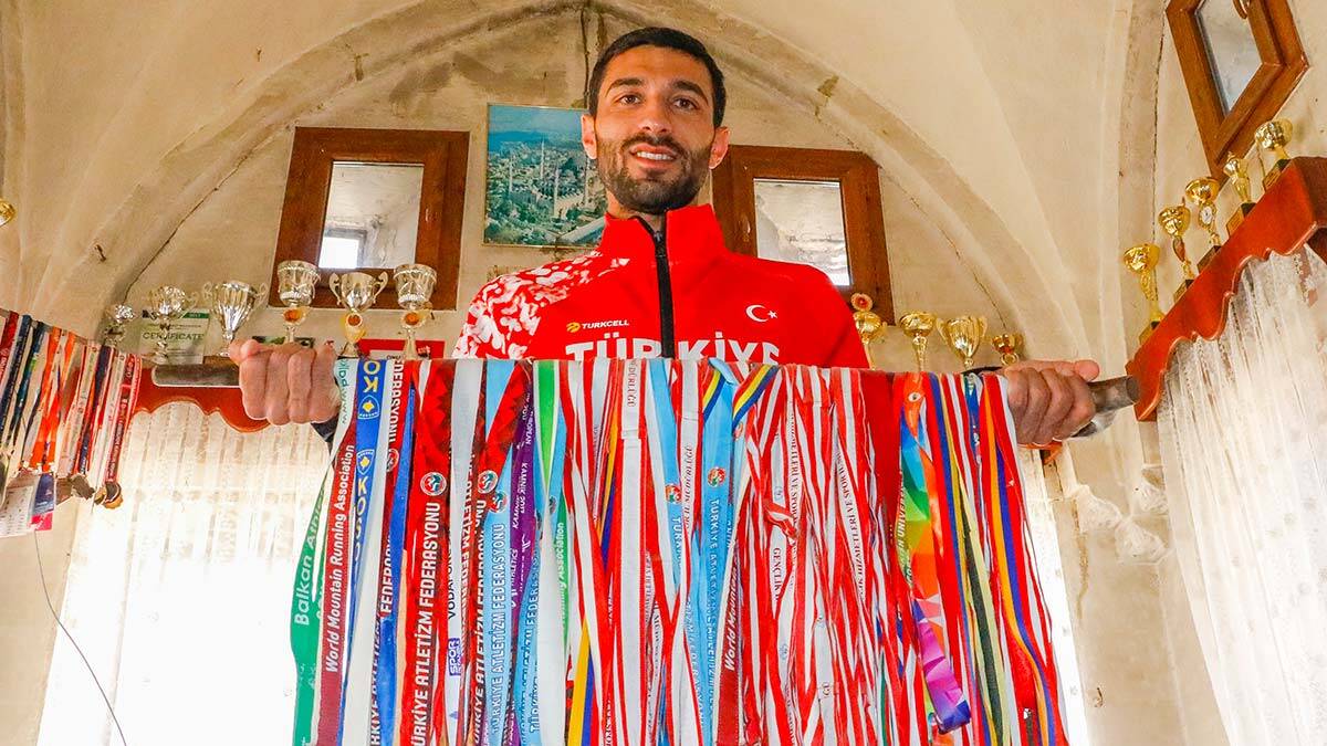 Mardinli milli maratoncu merdivenli sokaklarda antrenman yapıyor