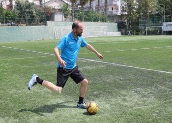 Protez bacaklı ilk futbol antrenörü