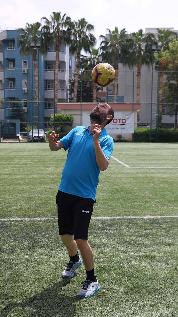Protez bacaklı ilk futbol antrenörü