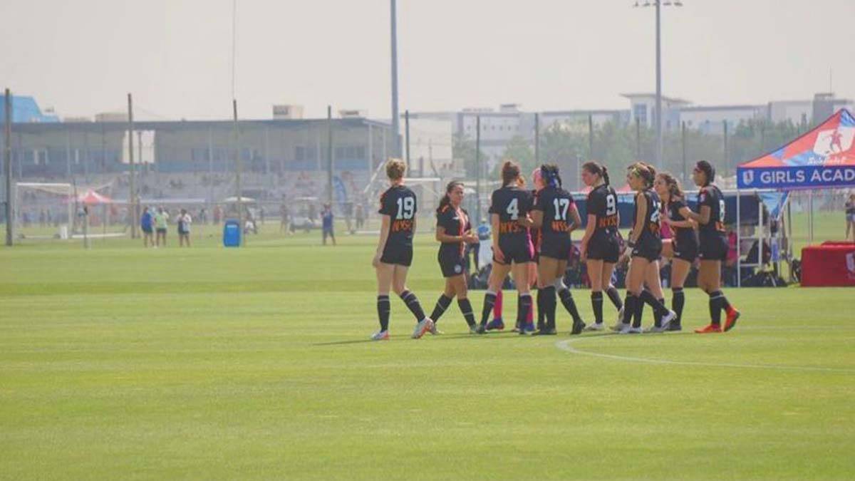 14 yaşındaki Ela Demiral, hedefinin kadın futbolunu yaygınlaştırmak ve genç kızları teşvik etmek olduğunu belirtti.