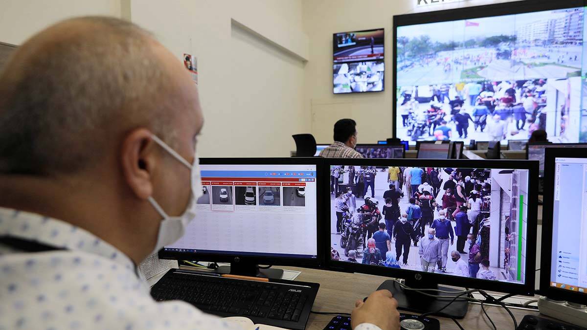 Antalya'nın 412 noktası, 1700 kamerayla 7 gün 24 saat hem canlı izleniyor hem de kayıt altına alınıyor.