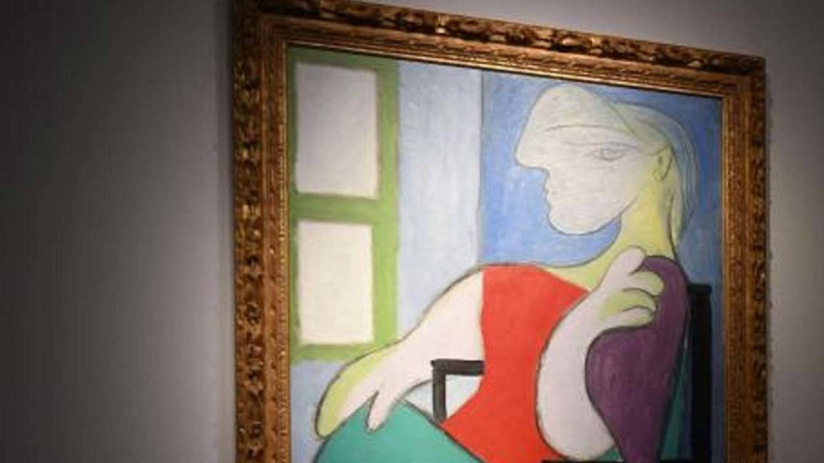 Pencerenin yanında oturan kadın tablosu satıldı